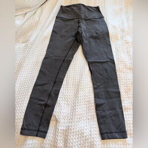 Lululemon Black & White Textured Leggings Size 6 Great Condition